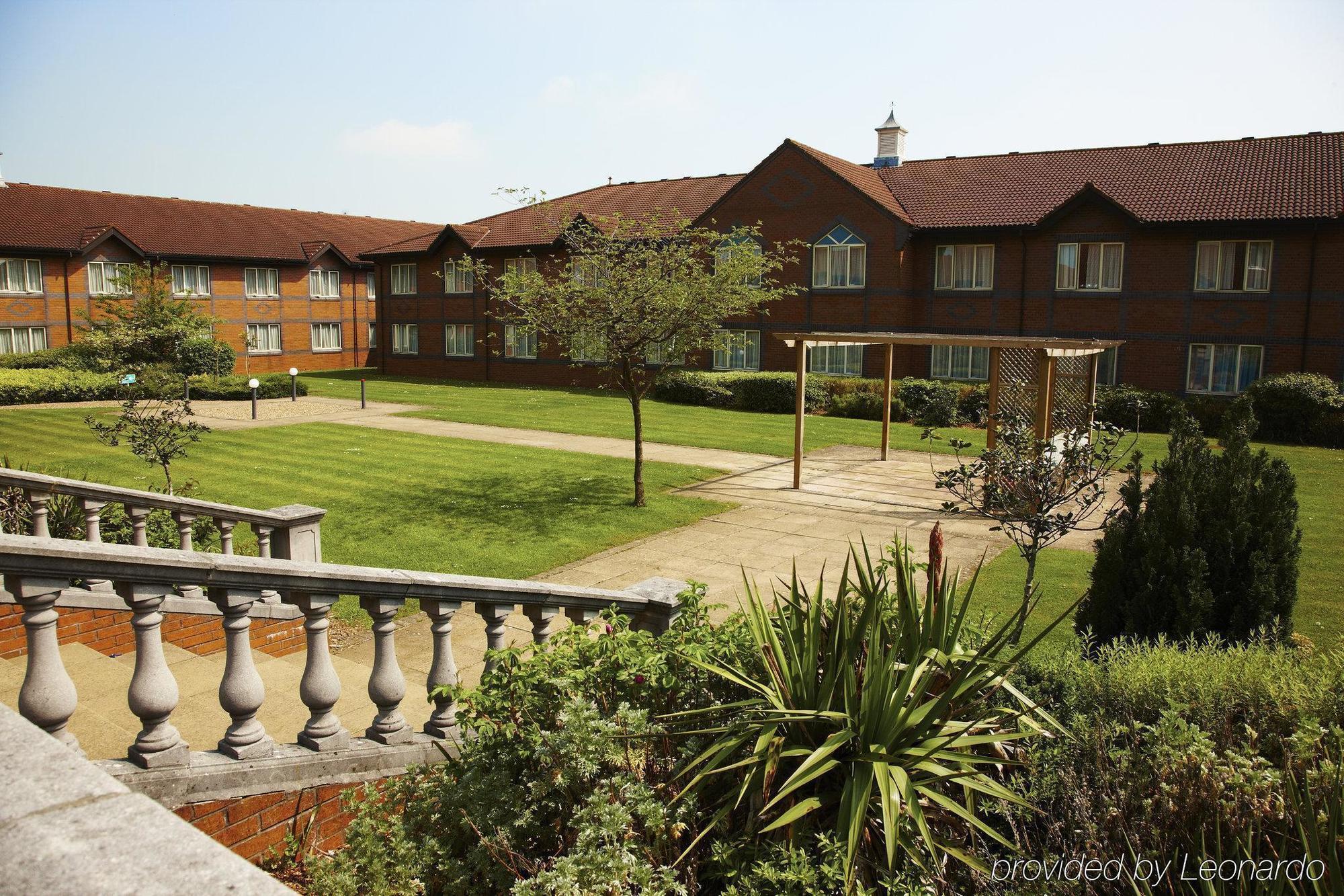 Mercure Daventry Court Hotel Exterior photo